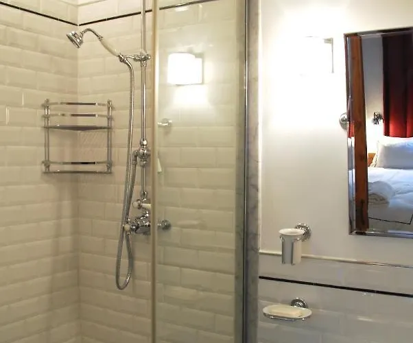 Apartamento Fully Renovated Very Quiet Charming 2bed/2bath Flat In The Marais Sleeps Up To 4 *