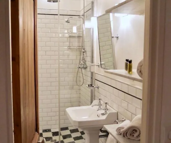 Fully Renovated Very Quiet Charming 2bed/2bath Flat In The Marais Sleeps Up To 4 Apartamento